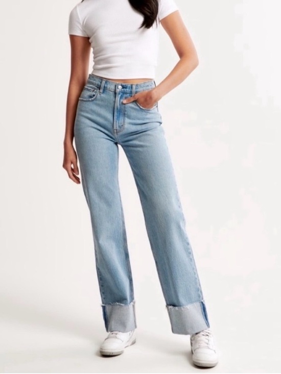 Abercrombie & Fitch Denim - Abercrombie & Fitch Light Wash 90s Relaxed Jean High Rise Cuffed Straight Leg
